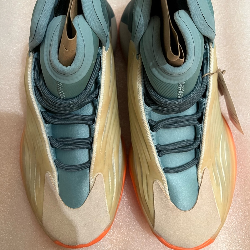 adidas YZY QNTM Hi Res Coral Size US 9.5